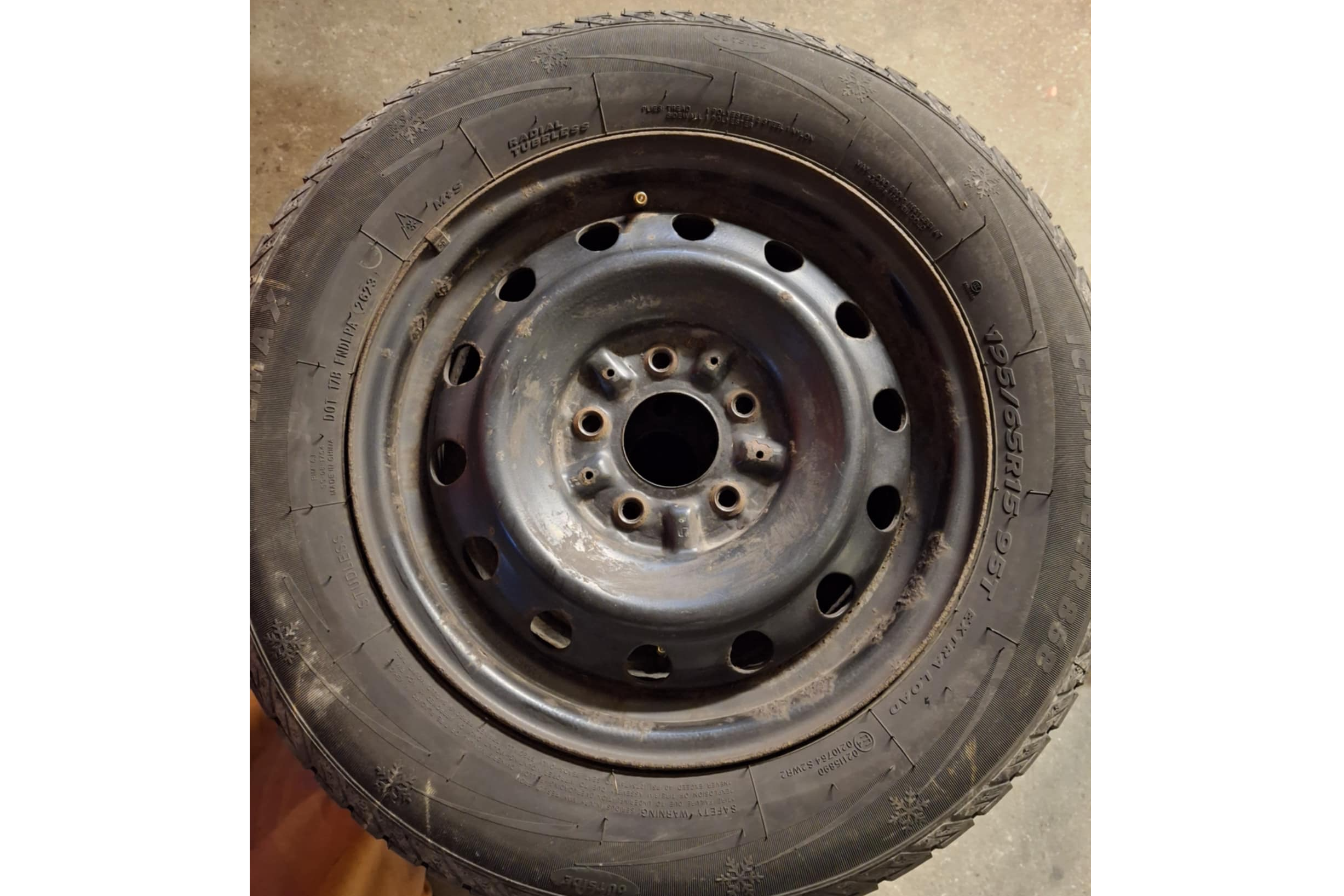 Zemines padangos su latrank.